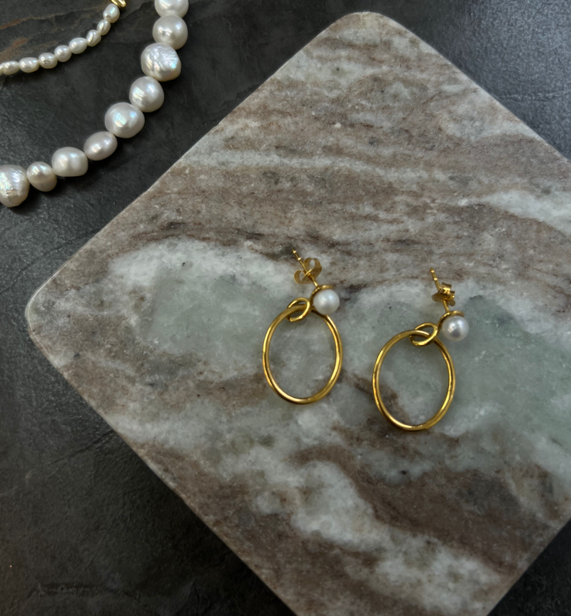 Sora oval pearl hoop earrings